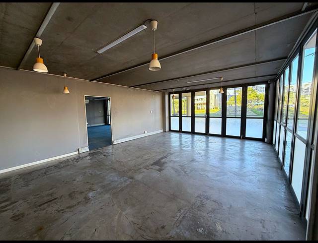 272M² OFFICE TO LET IN POINT WATERFRONT